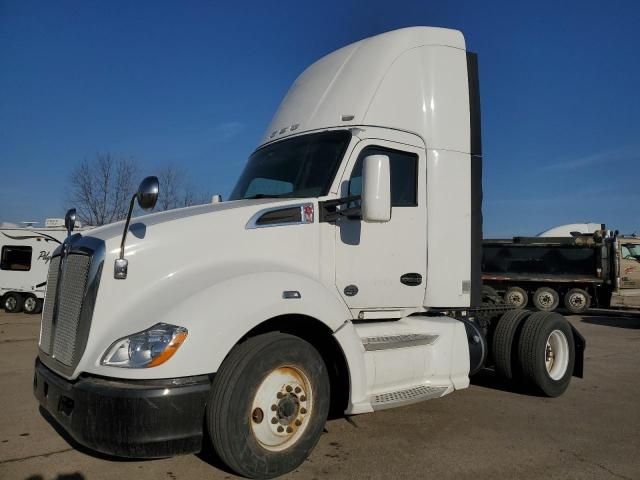 2014 Kenworth T680 Semi Truck