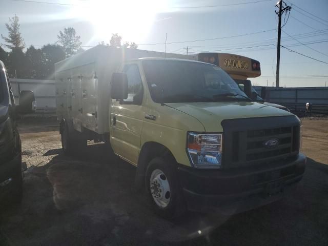 2021 Ford Econoline E450 Super Duty Cutaway Van