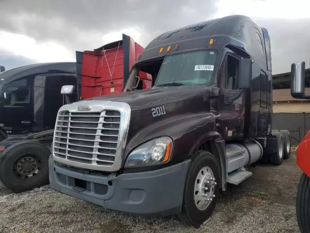 2011 Freightliner Cascadia 125 Semi Truck