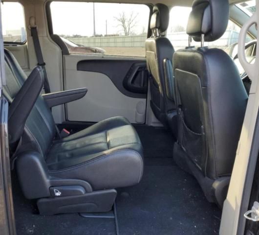 2014 Chrysler Town & Country Touring L