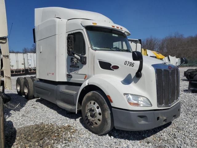 2019 Peterbilt 579 Semi Truck