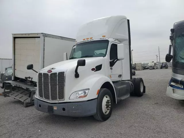 2017 Peterbilt 579 Semi Truck