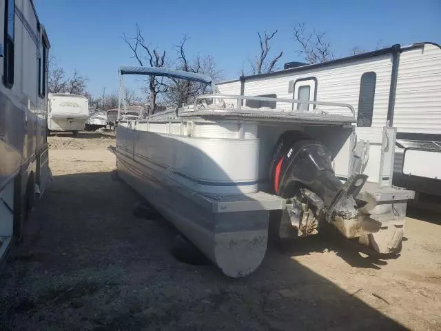 2002 Sundance Boats Inc. Boat