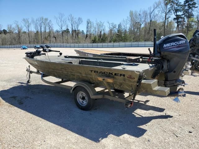 2016 Tracker Boat