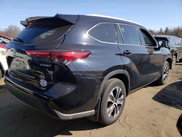 2022 Toyota Highlander Hybrid XLE