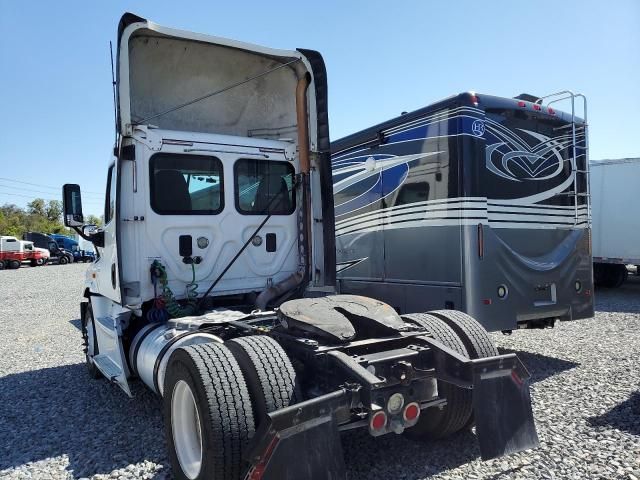 2015 Freightliner Cascadia Semi Truck