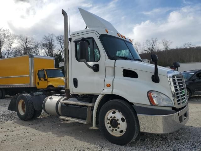 2015 Freightliner Cascadia 113 Semi Truck