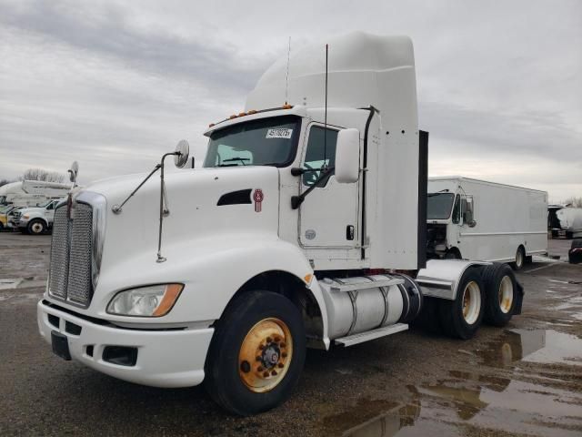 2013 Kenworth T600 Semi Truck