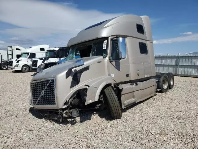 2015 Volvo VNL Semi Truck