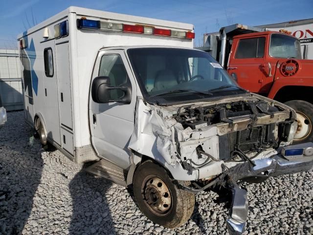 2005 Ford E350 Ambulance