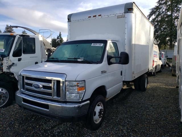 2017 Ford Econoline E450 Super Duty Cutaway Van