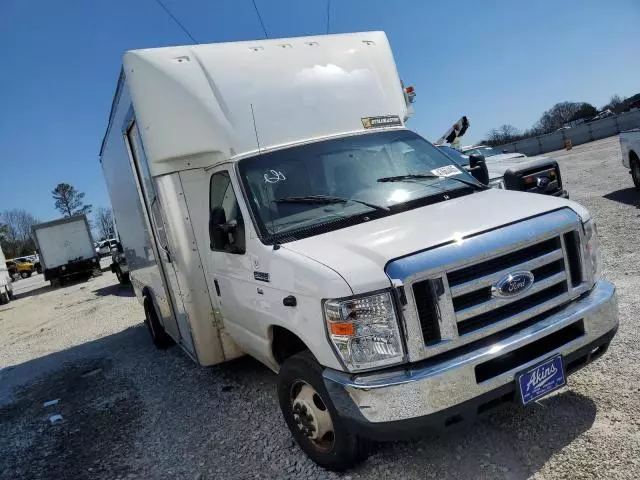 2019 Ford Econoline E450 Super Duty Cutaway Van