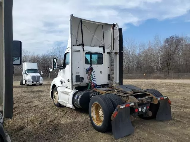 2014 Kenworth T680 Semi Truck