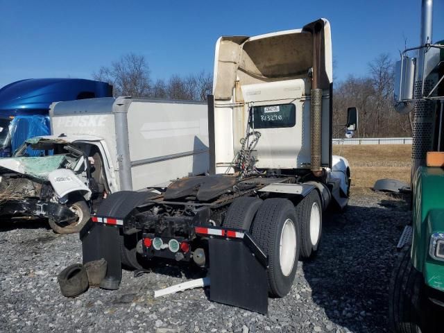 2013 Kenworth Construction T660