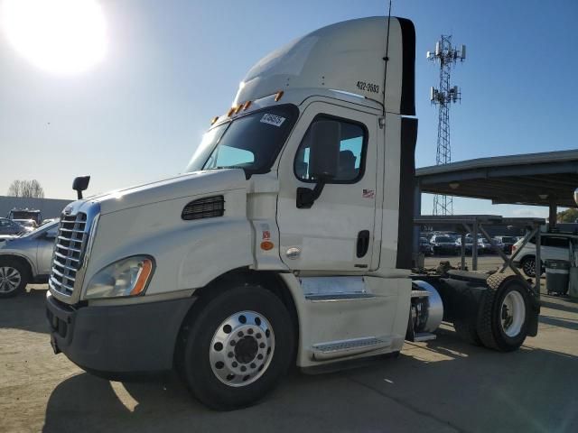 2014 Freightliner Cascadia Truck Cab AND Chassis