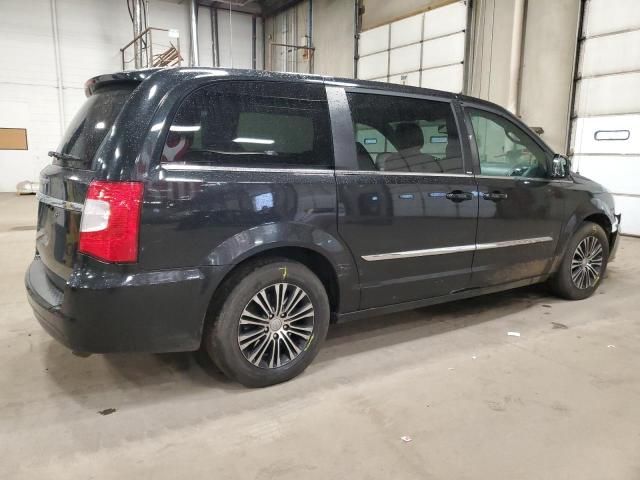 2014 Chrysler Town & Country S