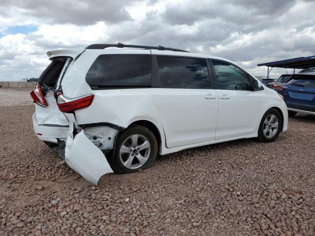 2018 Toyota Sienna LE