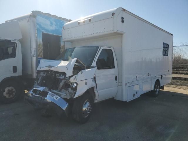 2008 Ford Econoline E450 Super Duty Cutaway Van