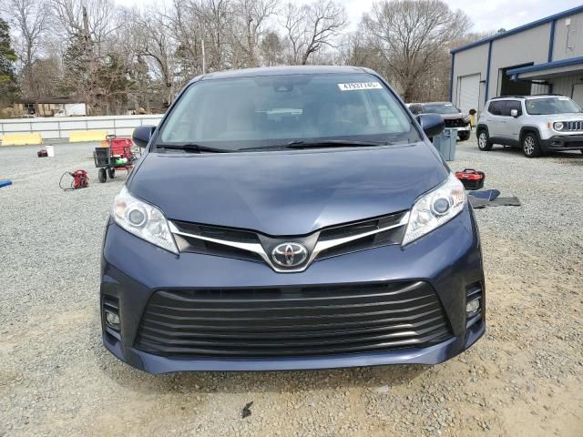 2018 Toyota Sienna LE