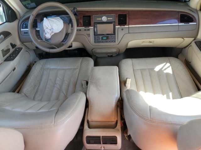 2005 Lincoln Town Car Signature