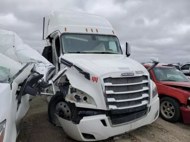 2019 Freightliner Cascadia 126