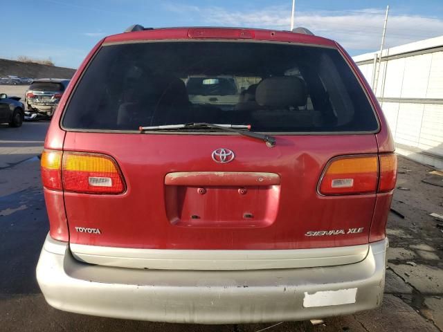 2000 Toyota Sienna LE