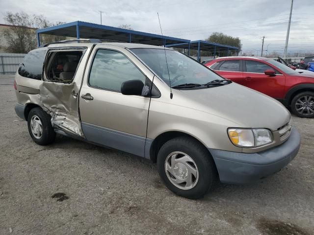 2000 Toyota Sienna LE