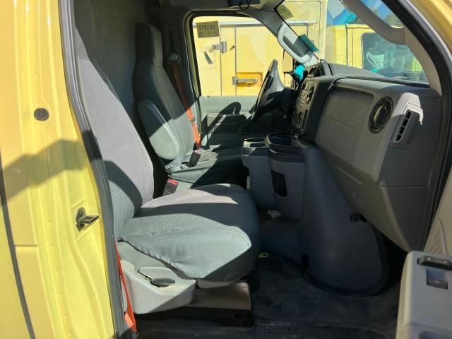 2019 Ford Econoline E450 Super Duty Cutaway Van