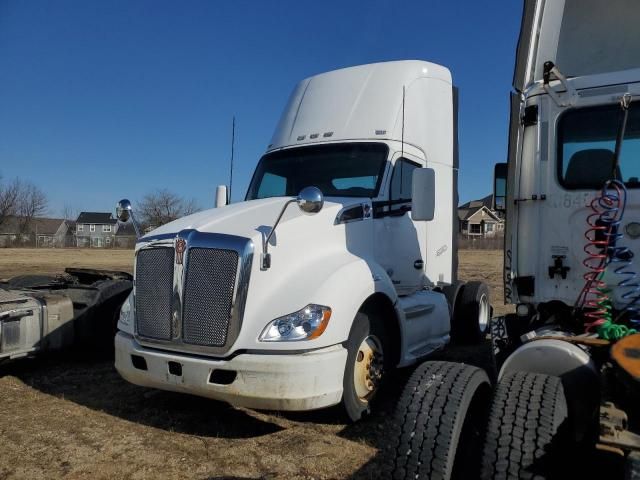 2015 Kenworth Construction T680