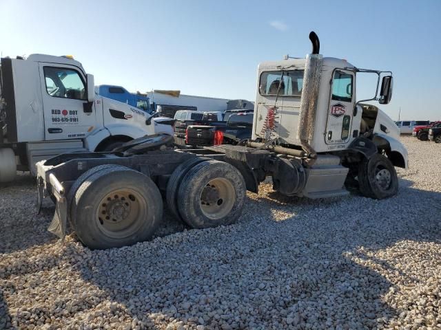 2012 Peterbilt 384 Semi Truck