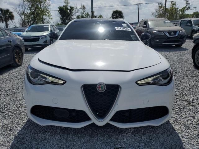 2017 Alfa Romeo Giulia Q4