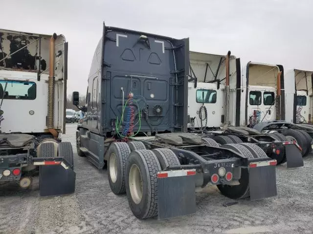 2018 Freightliner Cascadia 125 Semi Truck