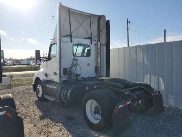 2016 Kenworth T680 Semi Truck