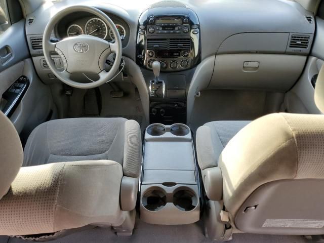 2004 Toyota Sienna CE