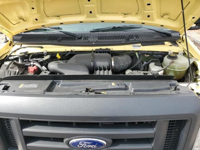 2019 Ford Econoline E450 Super Duty Cutaway Van