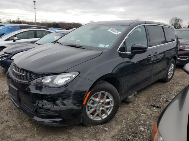 2025 Chrysler Voyager LX