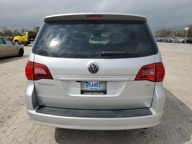 2010 Volkswagen Routan SE