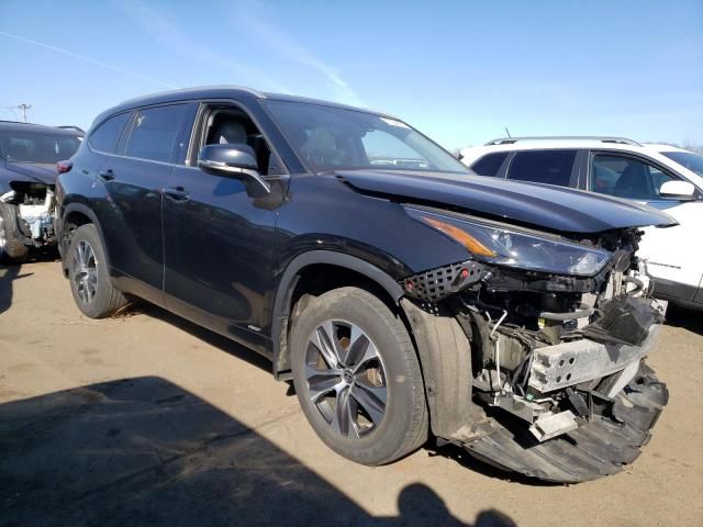 2022 Toyota Highlander Hybrid XLE