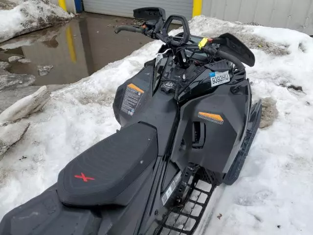 2024 Skidoo 2024 Skidoo Snowbmobil