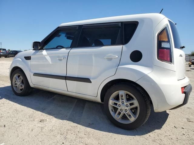 2011 KIA Soul +