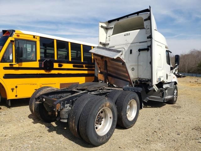 2018 Freightliner Cascadia 113