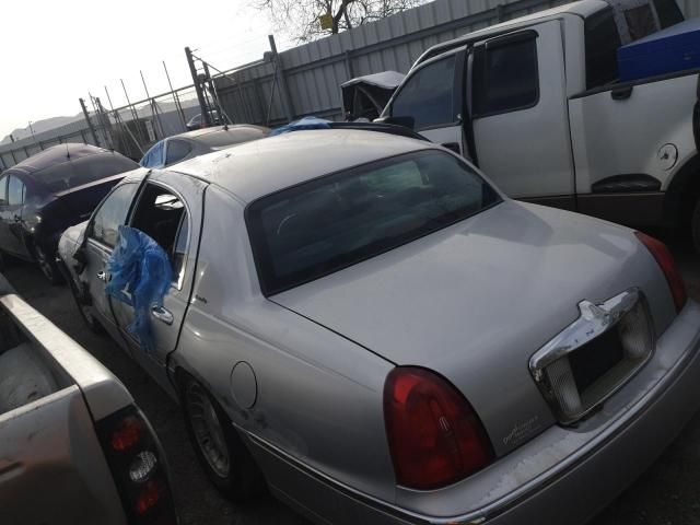 2000 Lincoln Town Car Executive