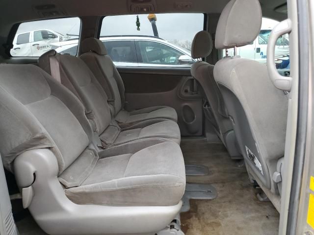 2005 Toyota Sienna CE