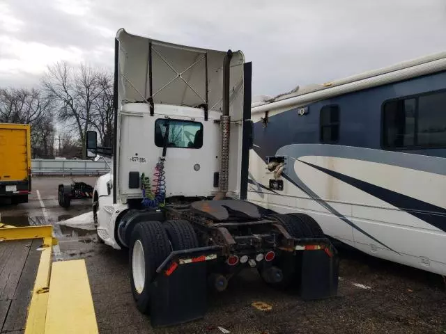 2014 Kenworth Construction T680