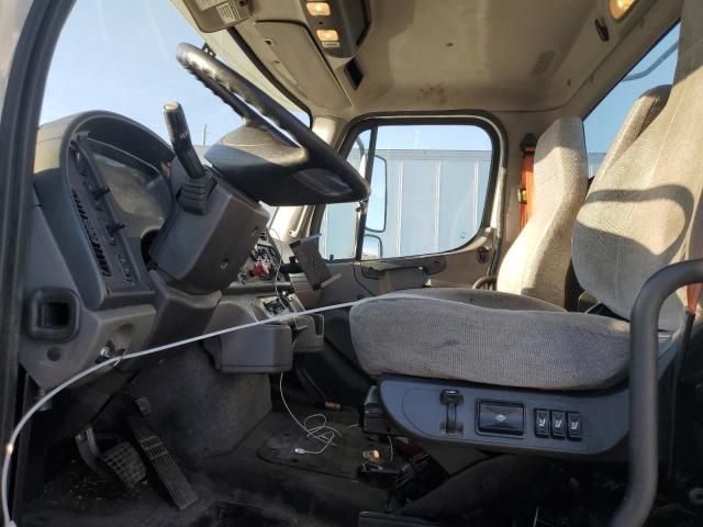 2015 Freightliner Business Class M2 112 Semi Truck