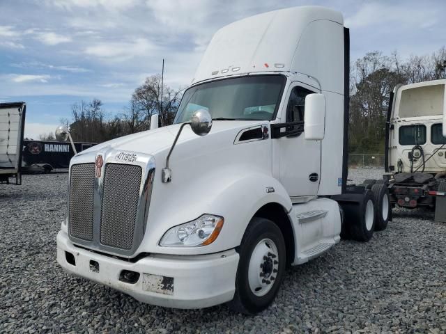 2014 Kenworth Construction T680