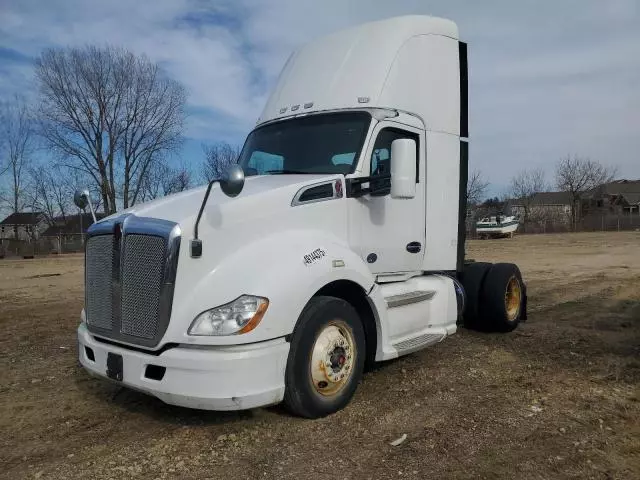 2014 Kenworth T680 Semi Truck