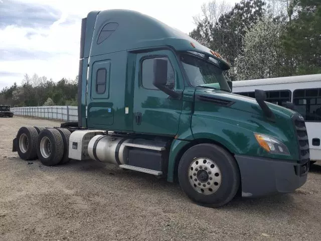 2019 Freightliner Cascadia 126