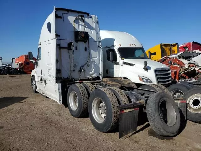 2018 Freightliner Cascadia 125 Semi Truck