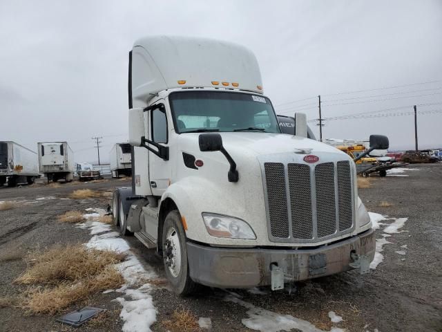 2017 Peterbilt 579 Semi Truck